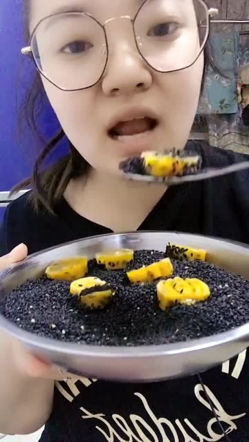 百香果小冰块,加上新出锅的油芝麻,奶香味更加浓烈了