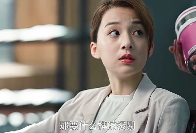 黑白禁区:小暖发现了母亲苏灵的信息,却被经理训斥