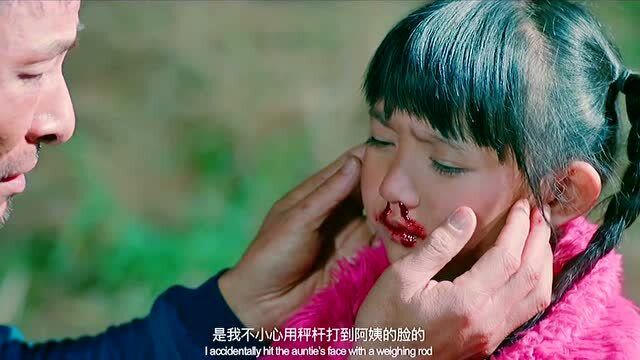 天堂的张望:小女孩街头卖苹果,却被妇女扇耳光,这世界究竟是怎么了!