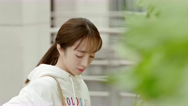 《暗恋橘生淮南》丨胡冰卿洛枳cut丨第一集 p7 洛枳在那边唱歌盛淮南