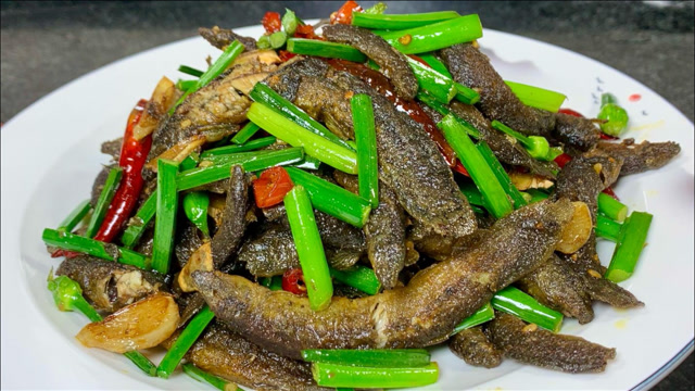 教你手撕泥鳅怎样做才好吃?酥香美味,香辣过瘾,比饭店吃的还香