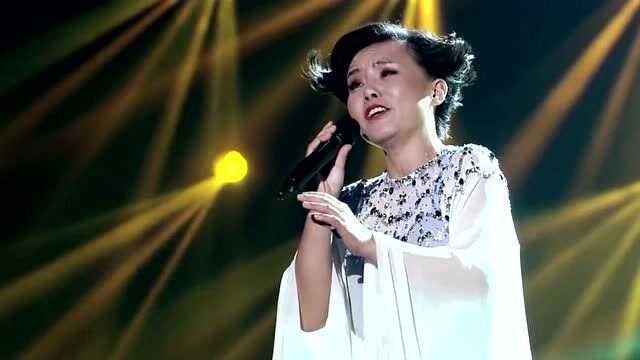 龚琳娜改编民歌《小河流水》独特的嗓音太震撼,旋律让人沉醉其中
