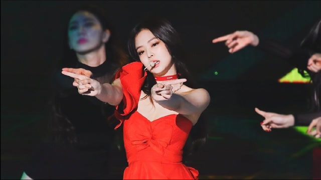 【jennie】打歌舞台《solo》 一键换装,俏皮又性感的霸气女王,谁不