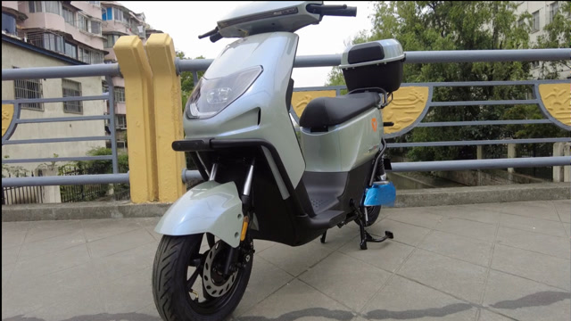 雅迪冠能dt6新国标电动车节能加上能量回收系统续航能增加一倍