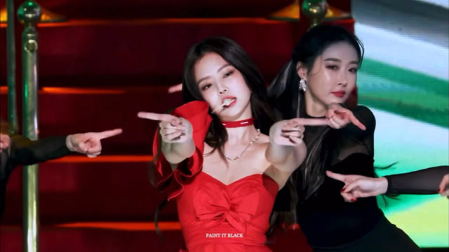 jennie红玫瑰solo舞台