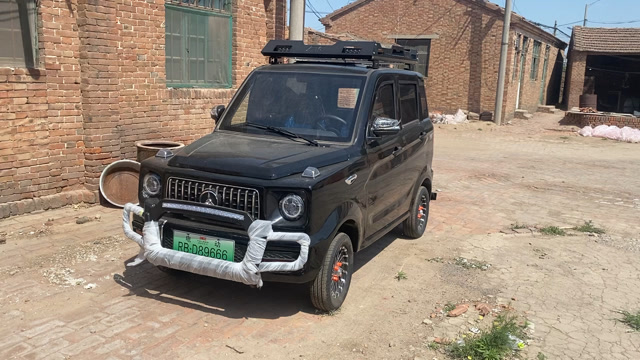 奔驰大g款.油电两用代步车续航300km还没长大就出来干活了.