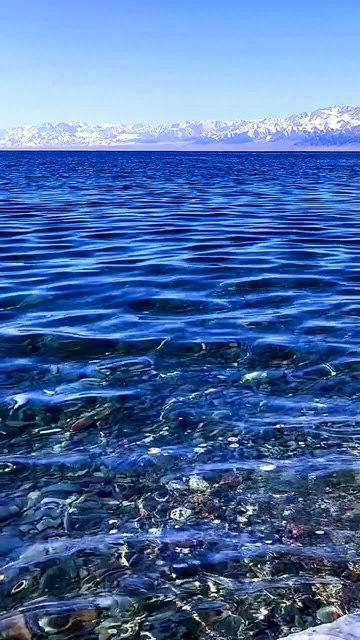 蓝色的赛里木湖,一眼望过去,我都震撼了!