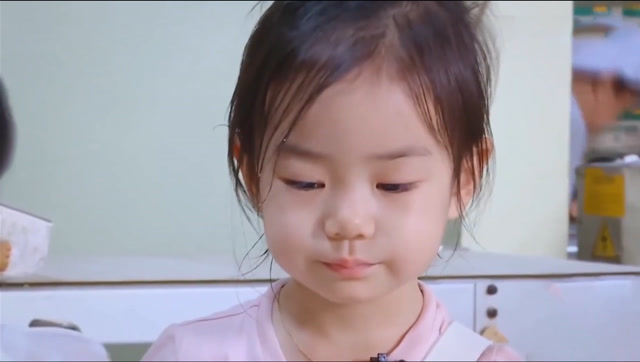 lucky与小九起争执险些被误伤,默默回位置惹人心疼,lucky太委屈