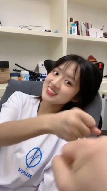 穆恩酱想把这个嘤嘤怪扔出去