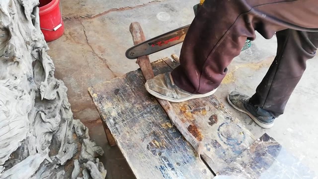 捡根木棍来操作半天,就为做香插,要东西漂亮还真少不了胆大心细