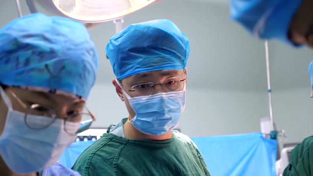 黎立:我们是医生,也是战士