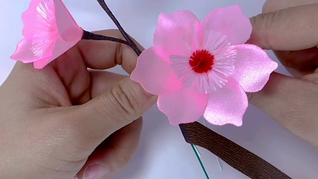 丝带创意手工又出新款啦,桃花朵朵开,春天要来了,你们喜欢吗
