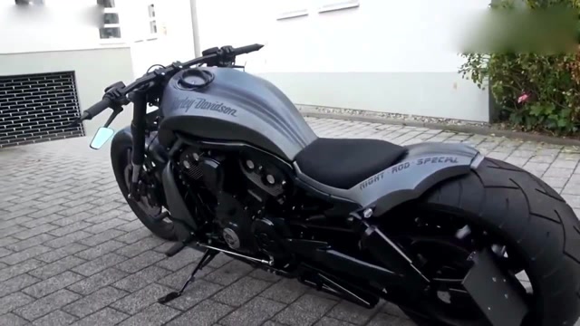 哈雷夜路德重型机车 只有老炮儿才能驾驭它