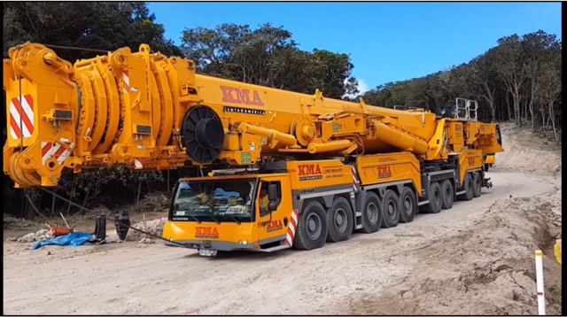 全球最大移动起重机利勃海尔ltm1120091全地形作战