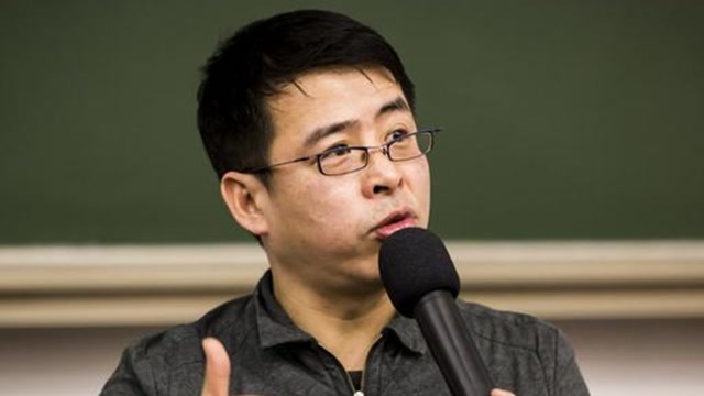 央视名嘴阿丘让中国向全世界道歉得罪全国人民被封杀
