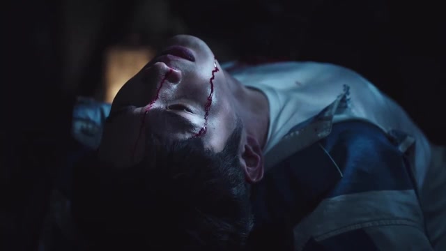 男子坠崖濒临死亡之际梦见一绝世美女就活过来了,反正我觉得有点扯淡