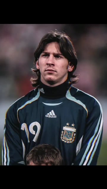 逆袭变装挑战,小时候的梅西vs19岁的梅西,这算逆袭吗?