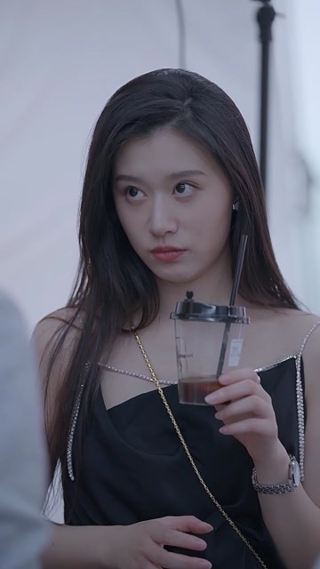 与你相恋的小时光  第34集:付强亲自出面邀请江雨萱来为新一季运动单