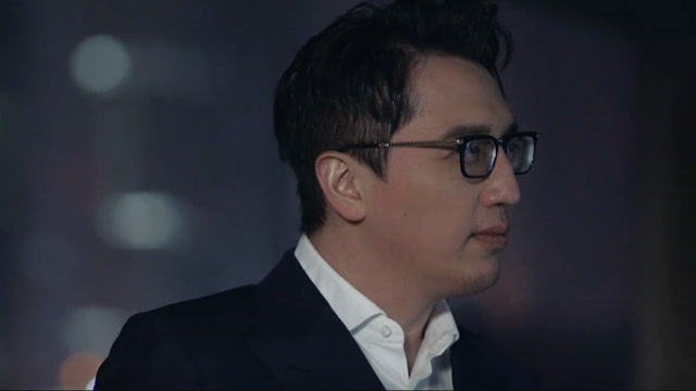 今晚九点见:跟华少一起开启深夜探索之旅