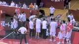 胡明轩底角三分不中 威姆斯强硬篮板球补中