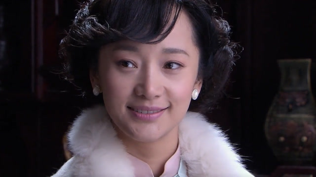 《伏弩》第十四集01:徐曼把自己伪装成古董行老板,用钱让邱金彩为自己