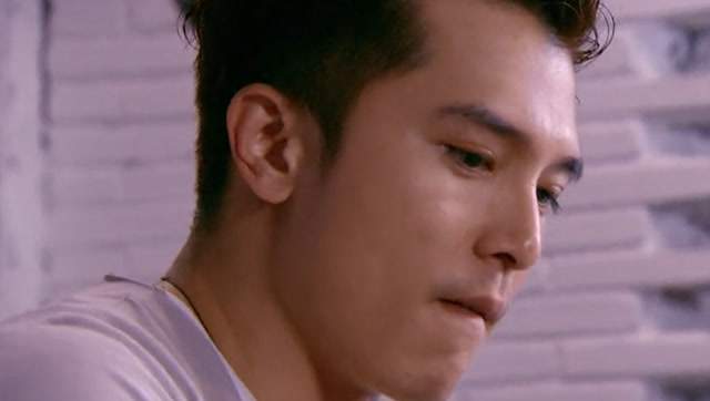 《红酒俏佳人》第02集03:林轩在雨中淋雨被小混混欺负,沈子豪及时出现