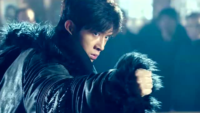 鹿晗首部电影开始被里面大家伙吓倒打开却别有洞天