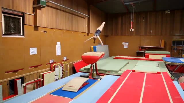 前手翻的教学视频(法语)