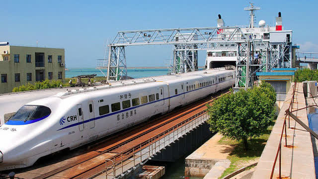 火车是这样跨越琼州海峡,抵达海南岛的!