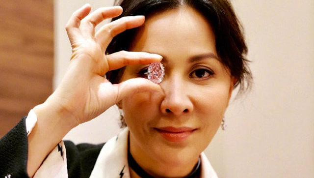 刘嘉玲晒过的粉钻 苏富比拍出5.53亿