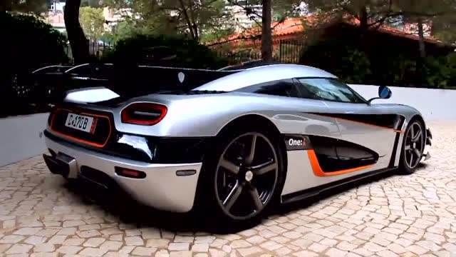 价值一亿两千万的柯尼塞克跑车,车主打开车门后路人蒙圈了!