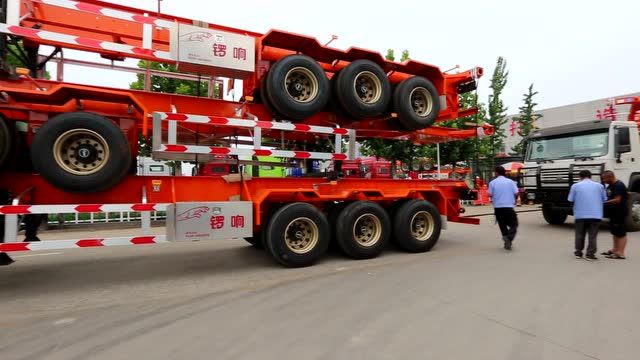 锣响挂车视频 集装箱骨架车 40呎骨架车