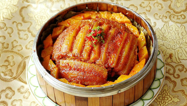 舌尖美味三分钟学会南瓜粉蒸肉 ,入口即化回味无穷!
