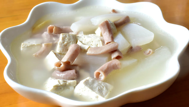 1根萝卜1块豆腐和3两小肠,做出南方人爱喝靓汤,好喝清凉降火