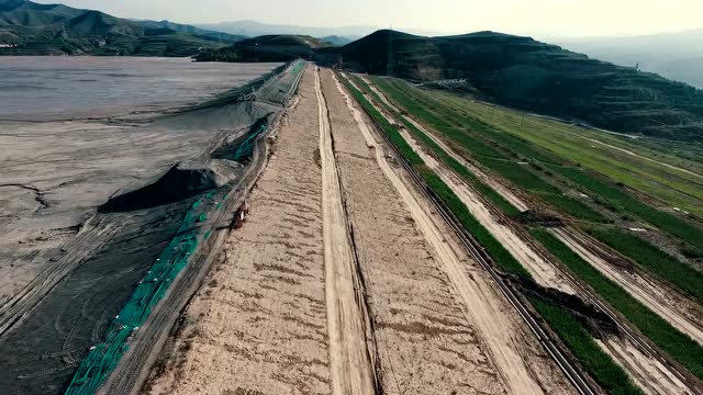 "喜迎十九大实现矿山可持续发展"尾矿航拍