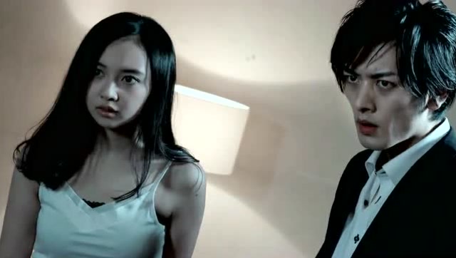 精彩!美女杀手间的对决,一个打三个都打不赢,真尴尬!