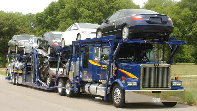 路上经常看到卡车拉轿车,今天带你看看它是如何装上去的