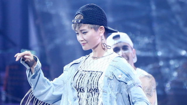 继汪峰老师之后,二次元少女李宇春也唱起《普通disco》,玩嗨了!