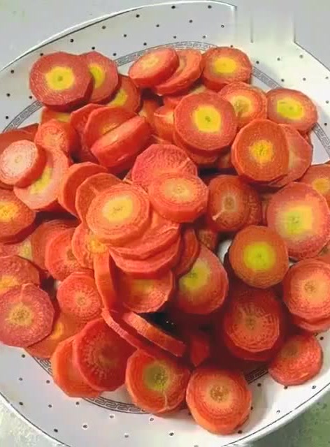 7秒教你学做胡萝卜果