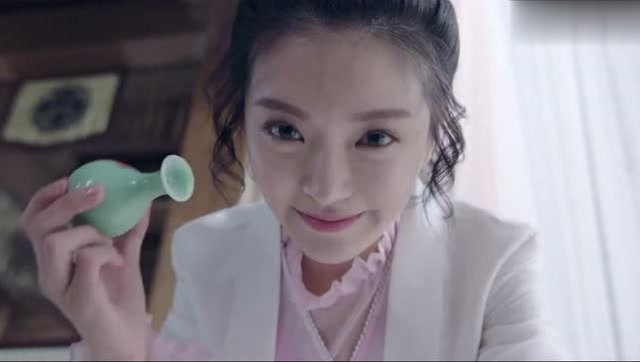 《萌妻食神》世子爷满脸柔情的看着叶佳瑶,把女主瞬间融化了!