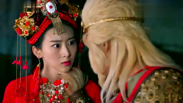 牛魔王拿出芭蕉扇斗孙悟空,紫霞欲拔剑自刎