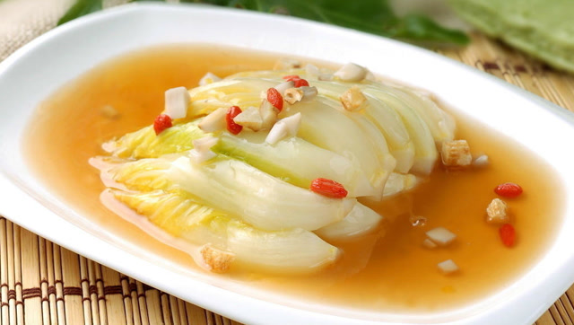 不要嫌白菜帮不好吃了,学会上汤大白菜做法,白菜帮也能轻松上酒桌