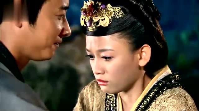 王的女人:吕乐贴心为海天缝合伤口,海天强吻吕乐惨遭掌掴!