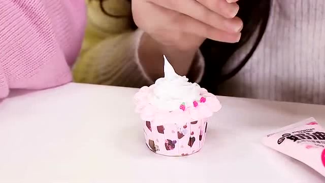 《小伶玩具》真奶油vs仿真奶油做杯子蛋糕