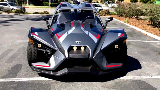 跑车摩托车都弱爆了,这辆北极星三轮车帅到掉渣渣!