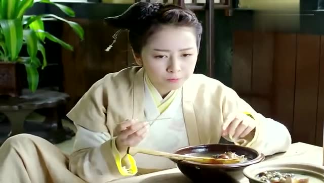 穿越女在古代饭馆吃饭,点了最好的菜,没想到竟是水煮蜗牛!