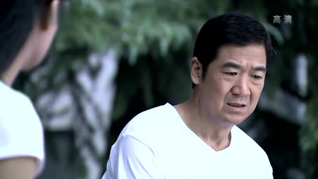 养父闺蜜向张国立诉说余亚男的不幸余亚男开会走神遭同事炮轰