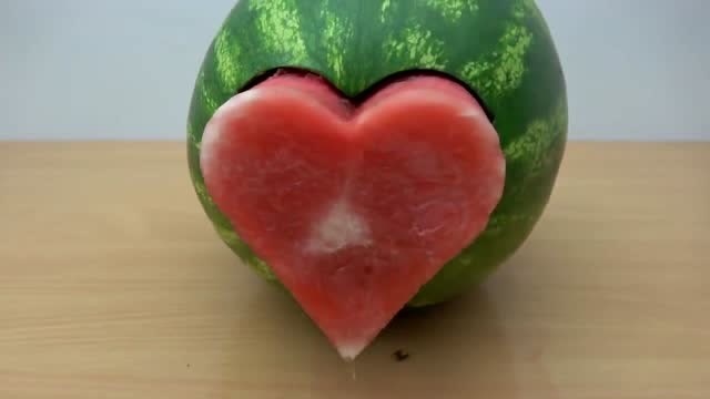 简单易学,教你切出爱心西瓜!