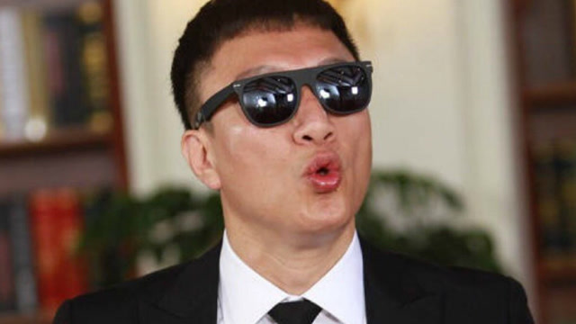 孙红雷爱自拍?大部分都是戴墨镜的照片,这次被镜片出卖了!