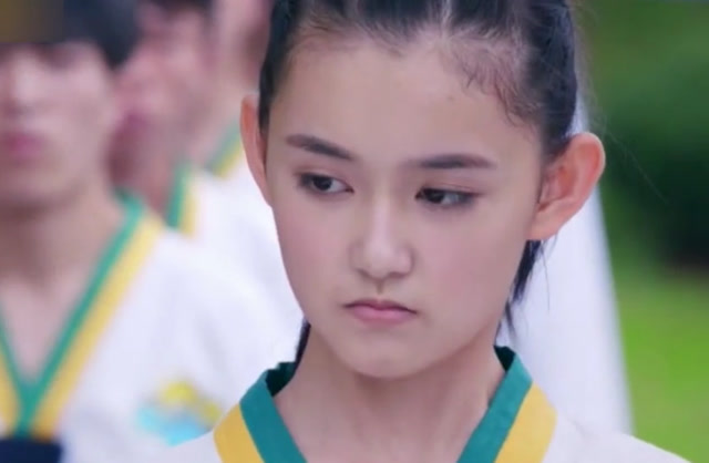 旋风少女:金敏珠嚣张向戚百草撒野,遭师兄狂敲脑袋